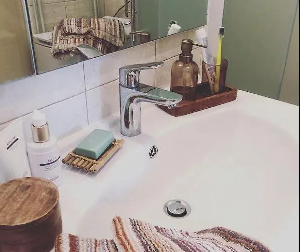 Mypalmassuite With Free Parking In アパート